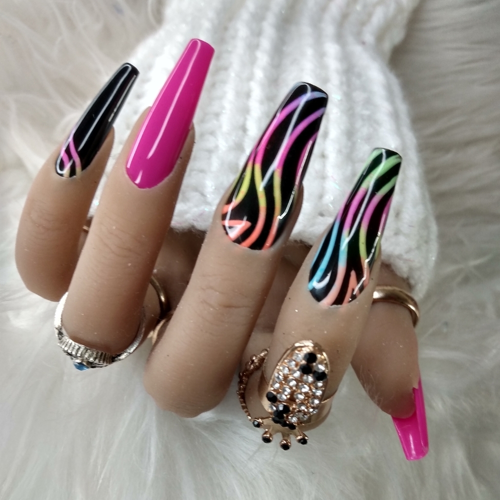 Press on nails (long coffin)